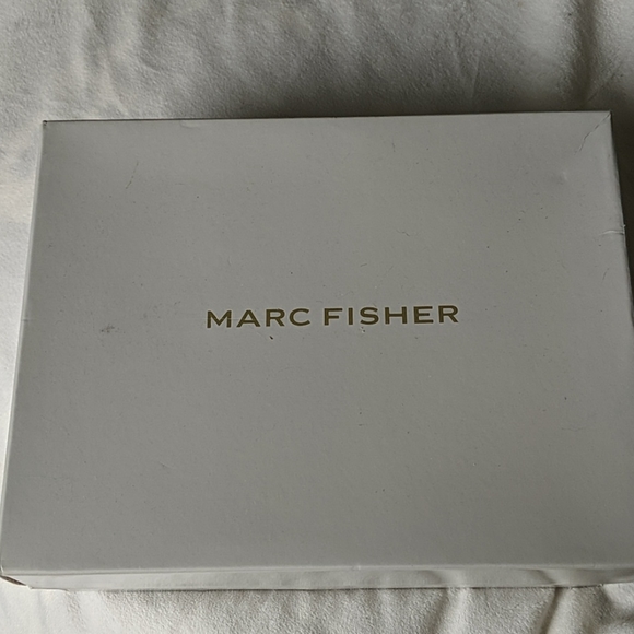New with box 🌙🦋 Marc Fisher | white heels size 8 - Picture 7 of 7